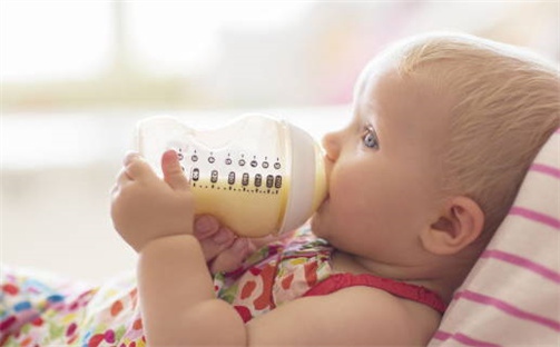 【五行命名】何姓男宝宝最阳光活泼的5个好名字，附详细分析